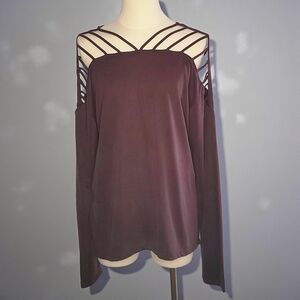 Buckle - Large Women's Strappy Cold Shoulder Maroon